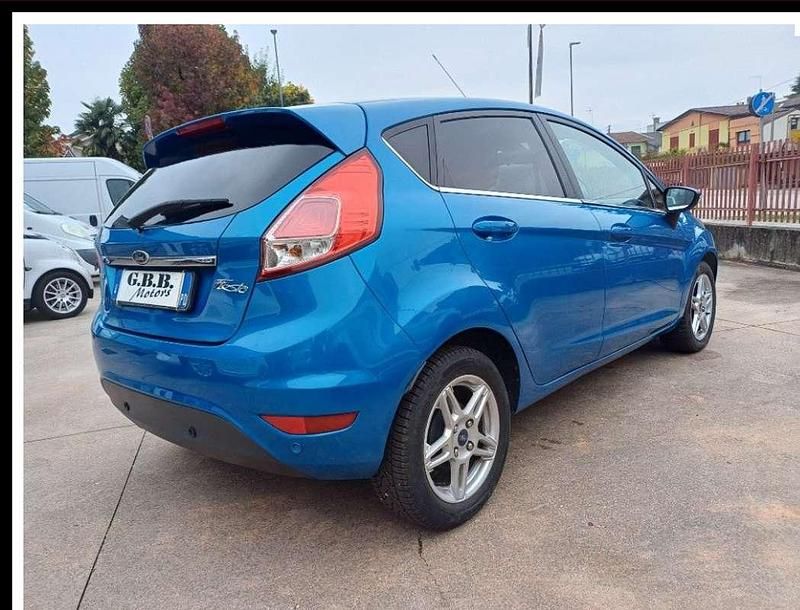 Usata Ford Fiesta Titanium 75 CV (55 kW) 2013 Blu/azzurro Berlina