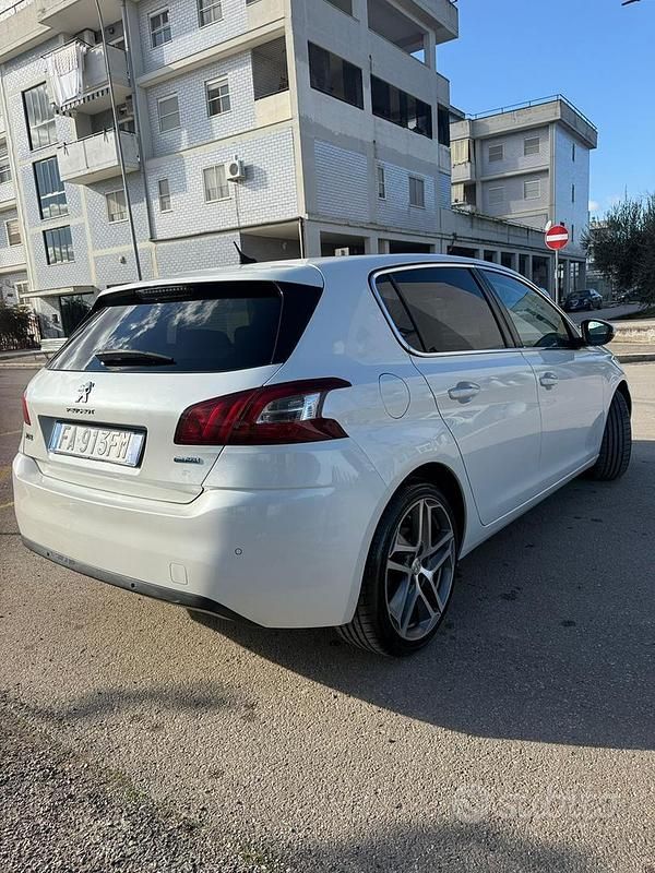 Usata Peugeot 308 GT-line 120 CV (88 kW) 2015 Berlina