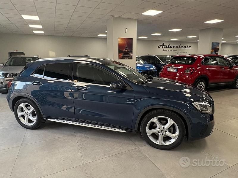 Usata Mercedes GLA180 122 CV (89 kW) 2019 Blu SUV