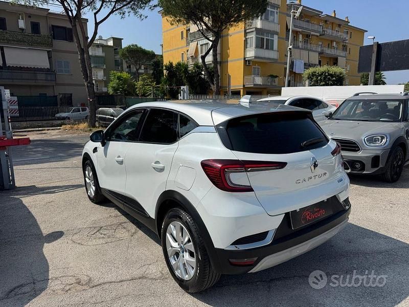 Usata Renault Captur Intens 160 CV (117 kW) 2021 Bianco SUV