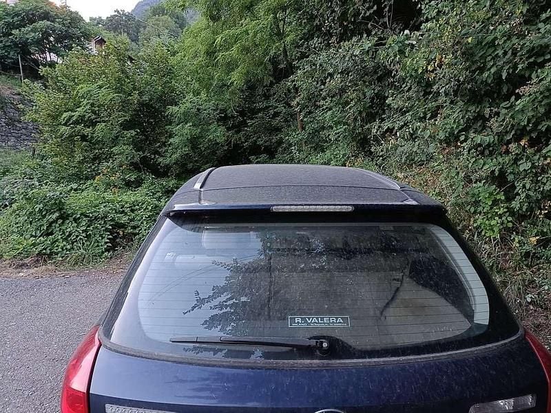 Blu/azzurro Usata 2004 Subaru Legacy Station wagon | 4800 € (Ottimo prezzo) - Immagine 1/4