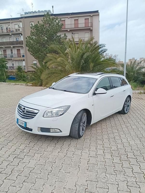 Usata Opel Insignia Cosmo 160 CV (117 kW) 2009 Bianco Station wagon