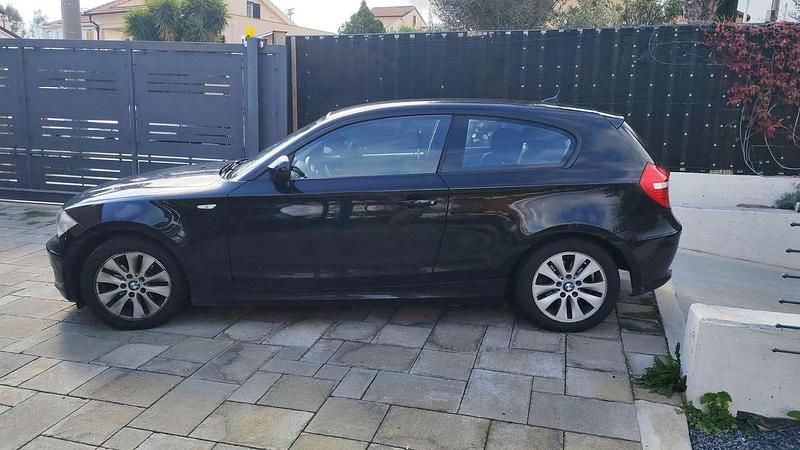 Usata BMW 116 116 CV (85 kW) 2010 Nero Utilitaria