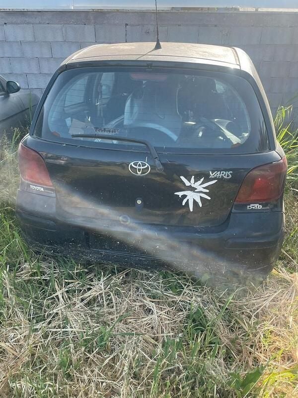 Usata Toyota Yaris 75 CV (55 kW) 2002 Nero Utilitaria