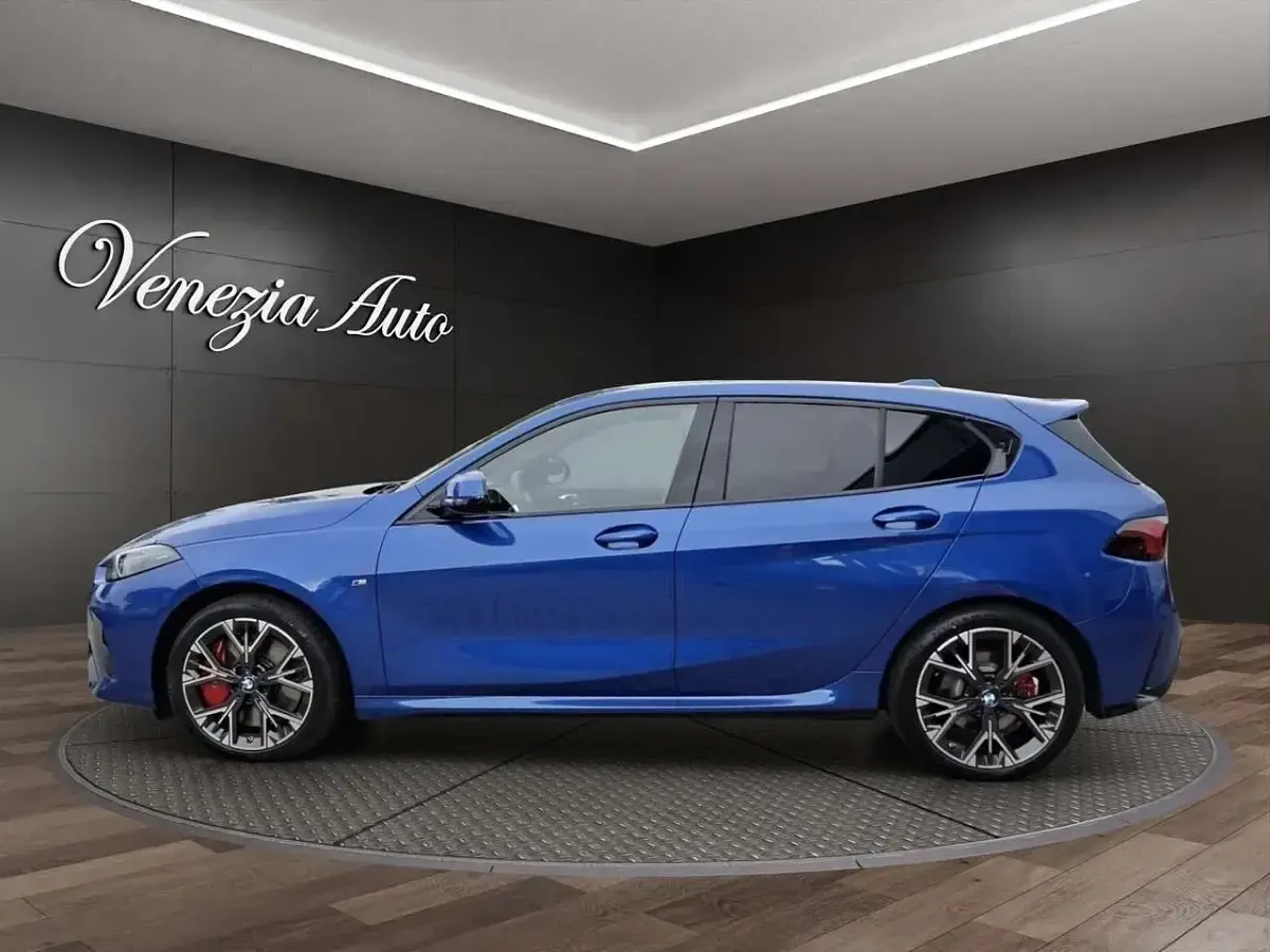 Usata BMW 120 M Sport 155 CV (114 kW) 2025 Blu/azzurro Utilitaria