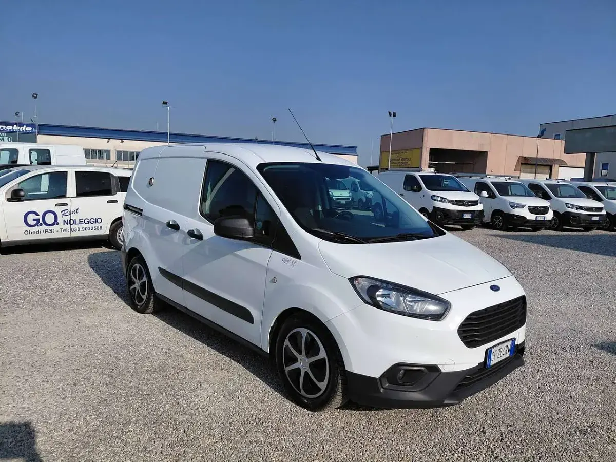 Usata Ford Courier 75 CV (55 kW) 2021 Bianco Monovolume
