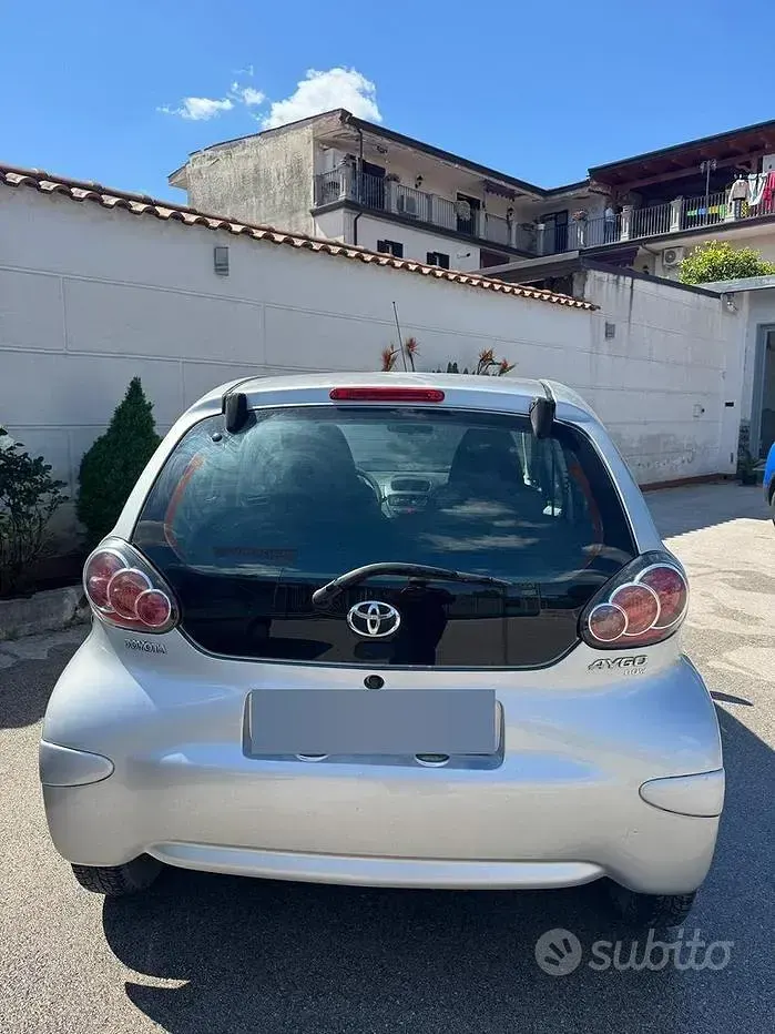 Usata Toyota Aygo 68 CV (50 kW) 2010 Grigio Utilitaria