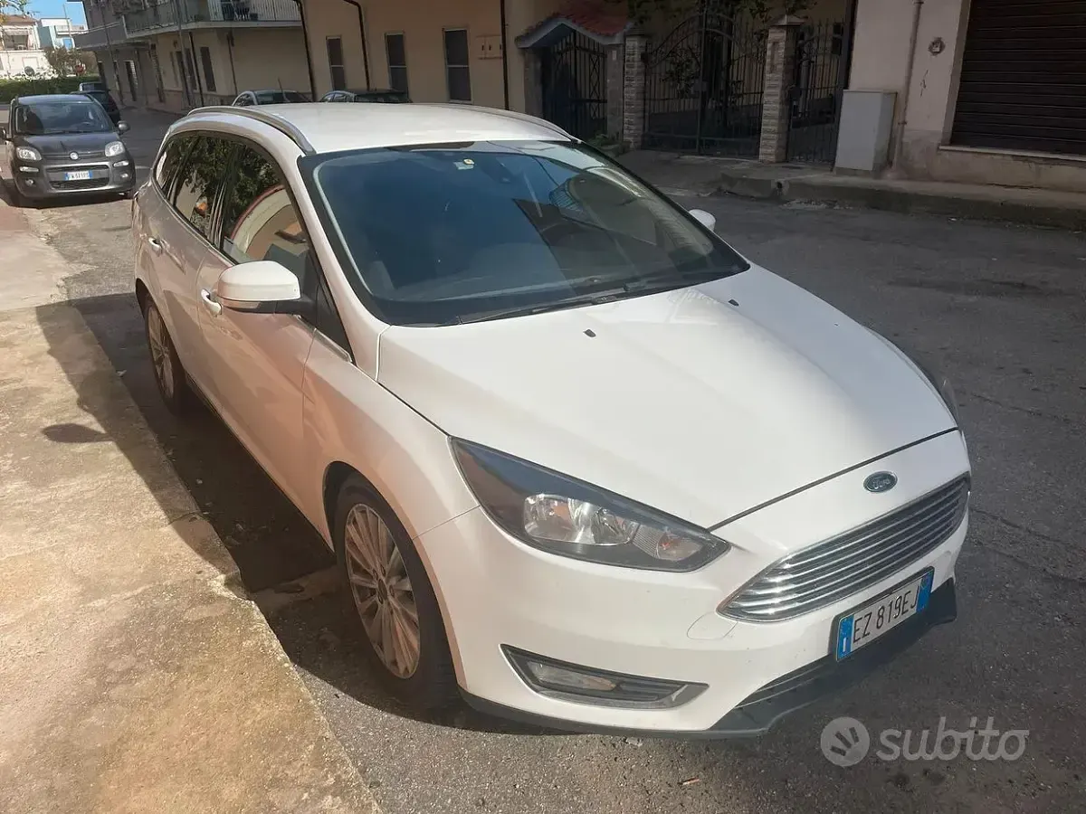 Usata Ford Focus Titanium 120 CV (88 kW) 2015 Bianco Station wagon
