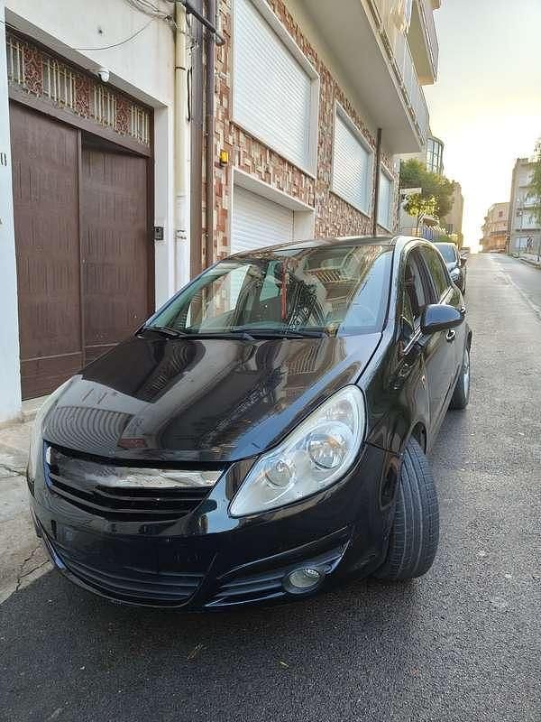 Usata 2000 Opel Corsa Tre volumi | 2500 € (Buon prezzo) - Immagine 1/4