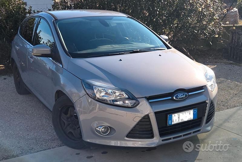 Begagnad Ford Focus 115 HK (84 kW) 2011 Grå Sedan