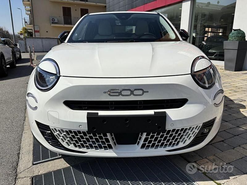 Occasion Fiat 600 La Prima 110 ch (80 kW) 2025 Blanc SUV