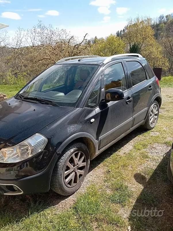 Usata Fiat Sedici 120 CV (88 kW) 2011 Nero SUV