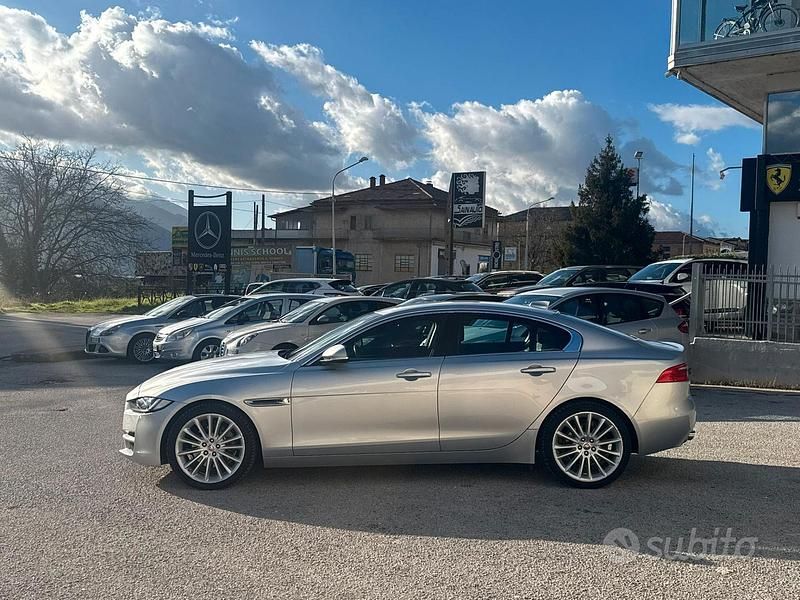 Usata Jaguar XE 180 CV (132 kW) 2018 Grigio Berlina