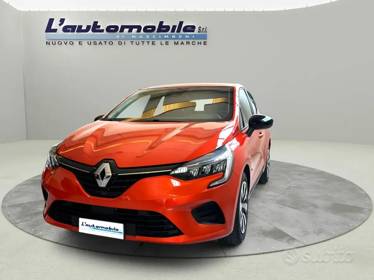 Usata Renault Clio V Equilibre 101 CV (74 kW) 2023 Arancione Berlina