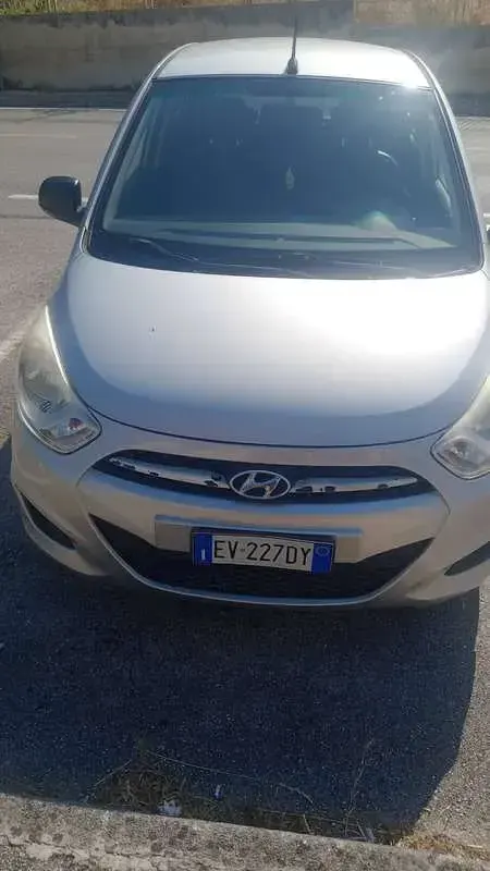 Usata Hyundai i10 Classic 69 CV (50 kW) 2014 Argento Utilitaria