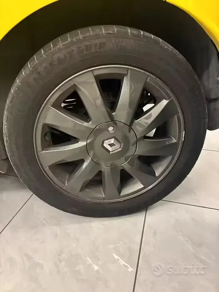 Usata Renault Clio 90 CV (66 kW) 2013 Giallo Station wagon