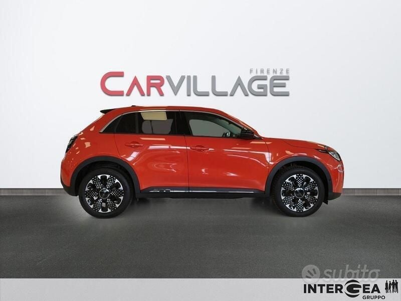 Usata Fiat 600E La Prima 114 kW (156 CV) 2024 Arancio sole metallizzato SUV