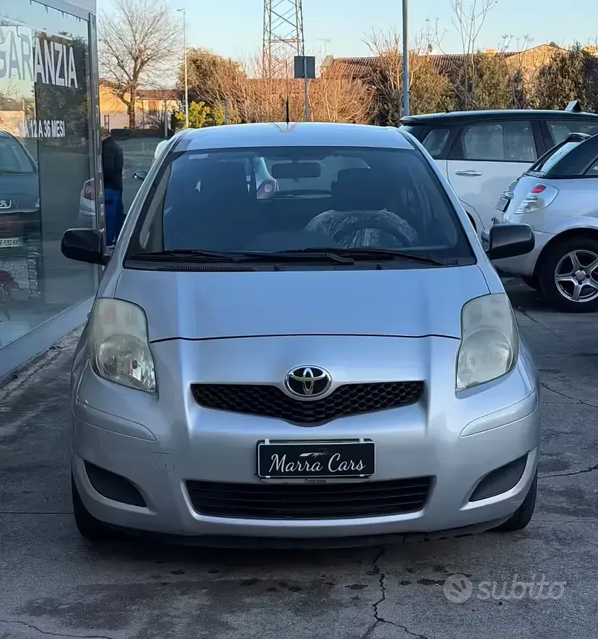 Usata Toyota Yaris 69 CV (50 kW) 2009 Grigio Utilitaria