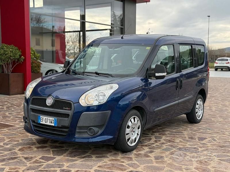 Usata Fiat Doblò 105 CV (77 kW) 2010 Blu/azzurro Monovolume
