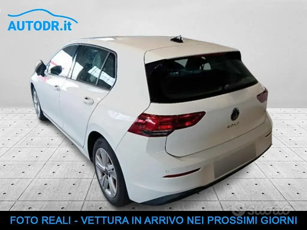 Usata VW Golf VIII Life 131 CV (96 kW) 2022 Bianco Berlina