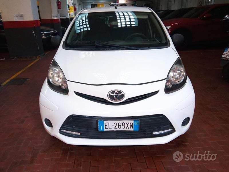 Usata Toyota Aygo Connect Style 68 CV (50 kW) 2012 Bianco Utilitaria