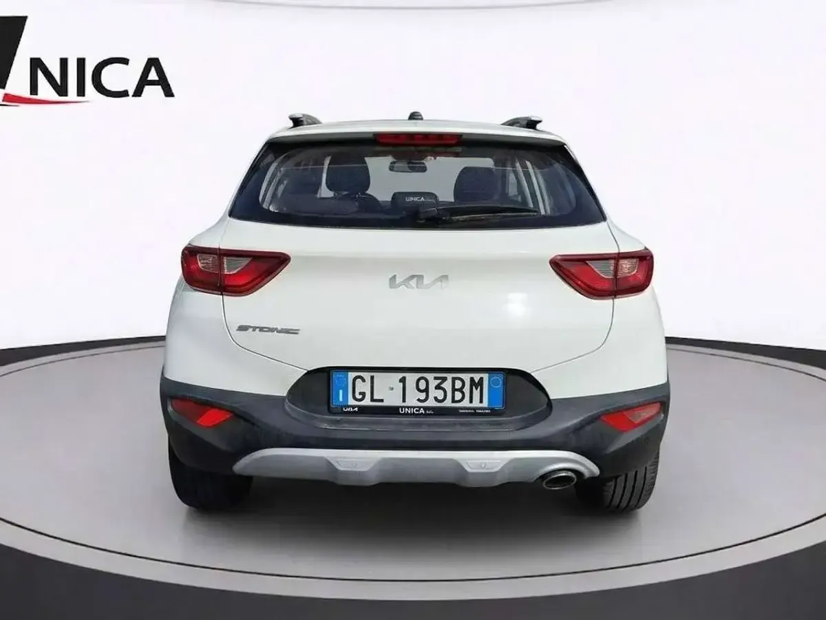 Usata Kia Stonic Urban 82 CV (60 kW) 2022 Clear white SUV