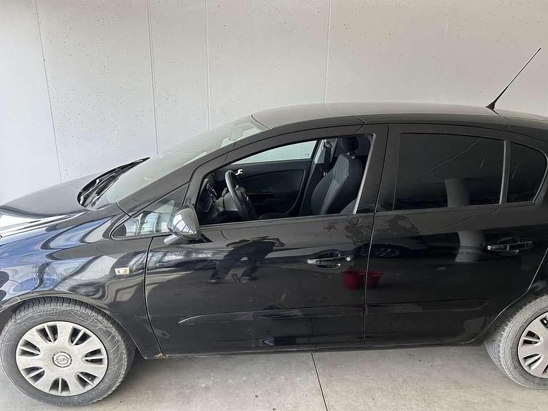 Używany Opel Corsa Basis 60 KM (44 kW) 2007 Czarny Hatchback