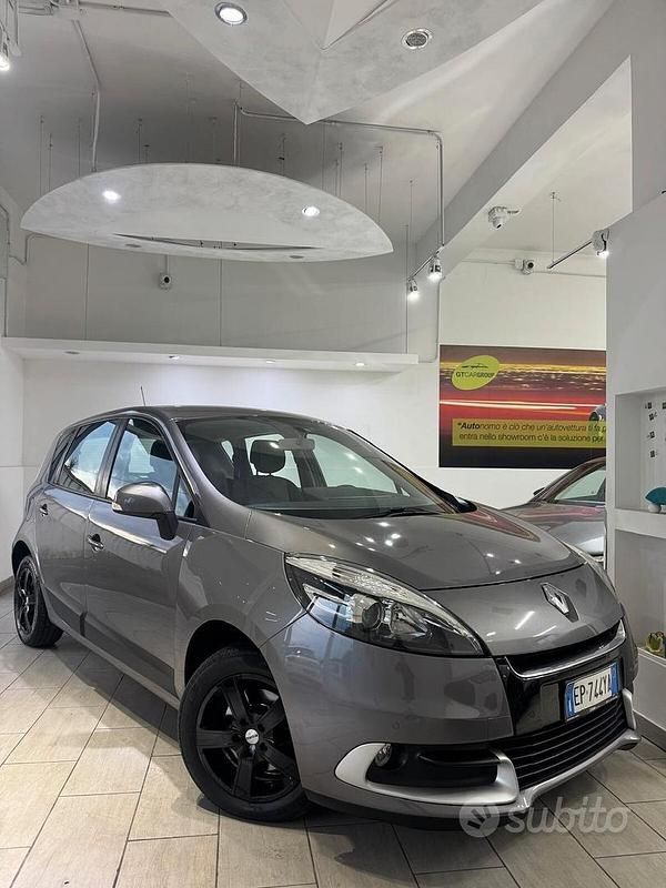 Grigio Usata 2013 Renault Scénic III XMOD Monovolume | 6799 € (Buon prezzo) - Immagine 1/4