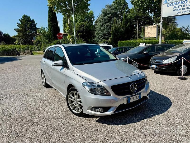 Grigio Usata 2014 Mercedes B180 Premium Monovolume | 7790 € - Immagine 1/4