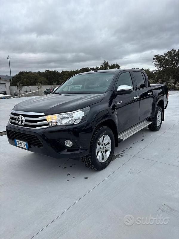 Usata Toyota HiLux Lounge 150 CV (110 kW) 2019 Nero Pick-up
