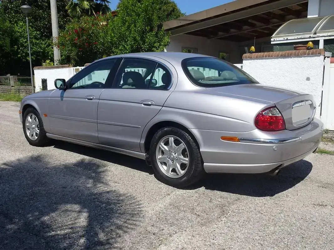 Usata Jaguar S-Type Executive 238 CV (175 kW) 2000 Argento Berlina