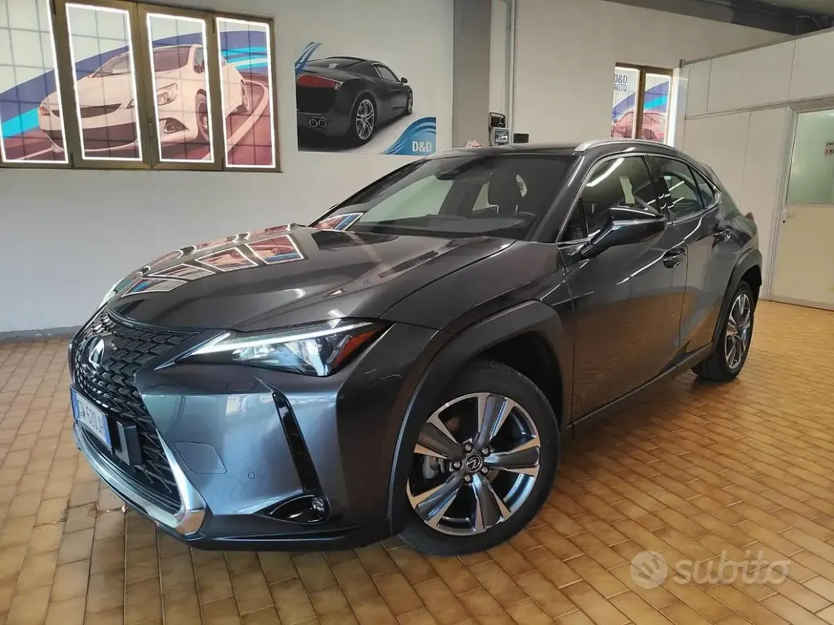 Usata Lexus UX 300e Luxury Line 56 kW (77 CV) 2024 Grigio scuro SUV