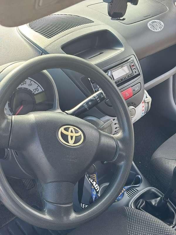 Usata Toyota Aygo 68 CV (50 kW) 2009 Nero Utilitaria