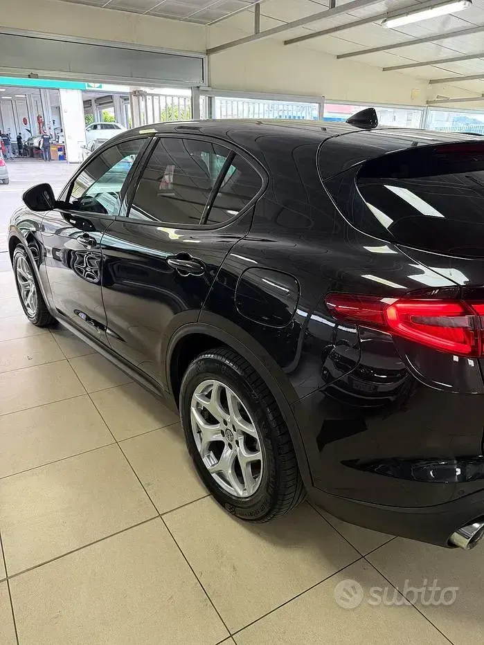 Usata Alfa Romeo Stelvio 160 CV (117 kW) 2021 Nero SUV