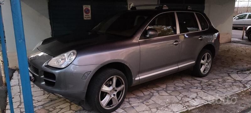 Usata Porsche Cayenne 250 CV (183 kW) 2005 Grigio SUV