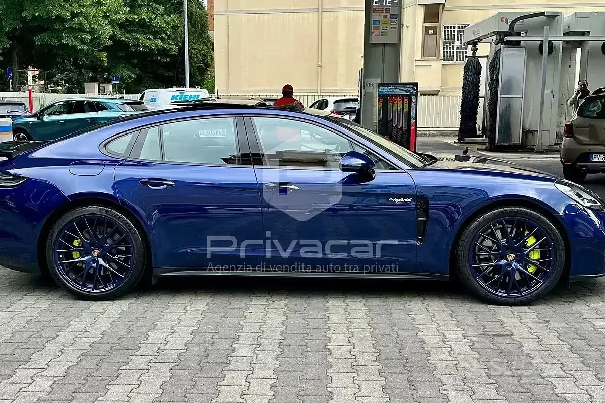 Usata Porsche Panamera 330 CV (242 kW) 2021 Blu Utilitaria