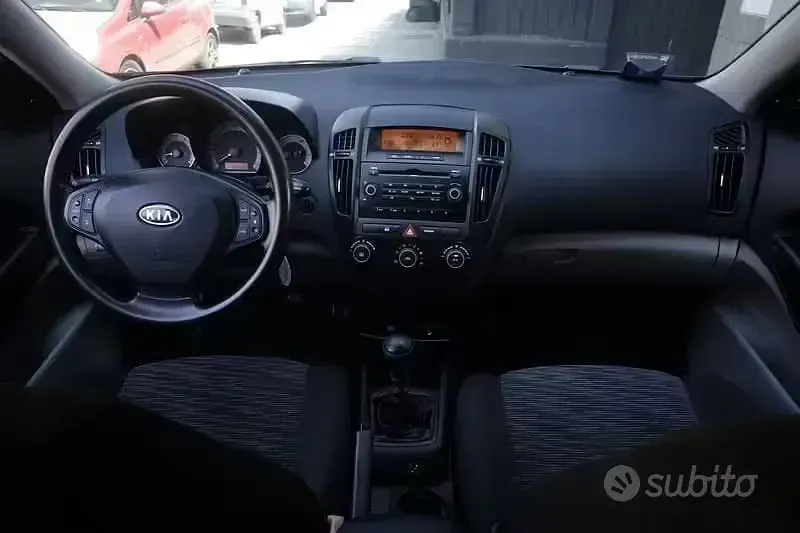 Usata Kia Ceed EX 109 CV (80 kW) 2009 Nero Utilitaria