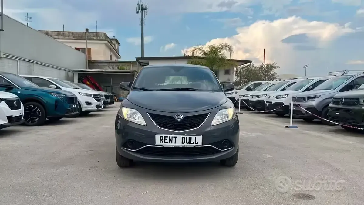 Usata Lancia Ypsilon 85 CV (62 kW) 2016 Grigio Utilitaria