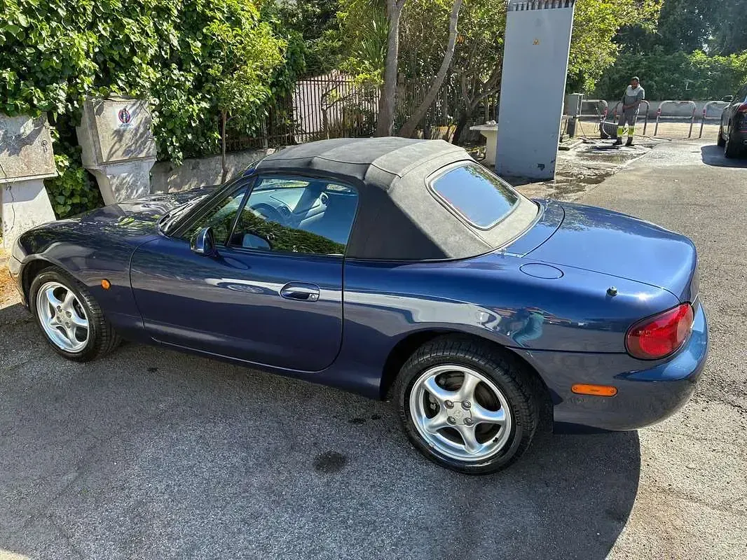 Usata Mazda MX5 110 CV (80 kW) 2003 Blu/azzurro Cabrio