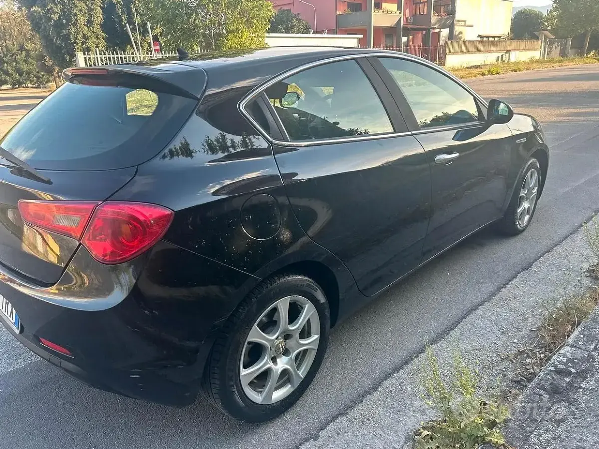 Usata Alfa Romeo Giulietta 105 CV (77 kW) 2011 Nero Utilitaria