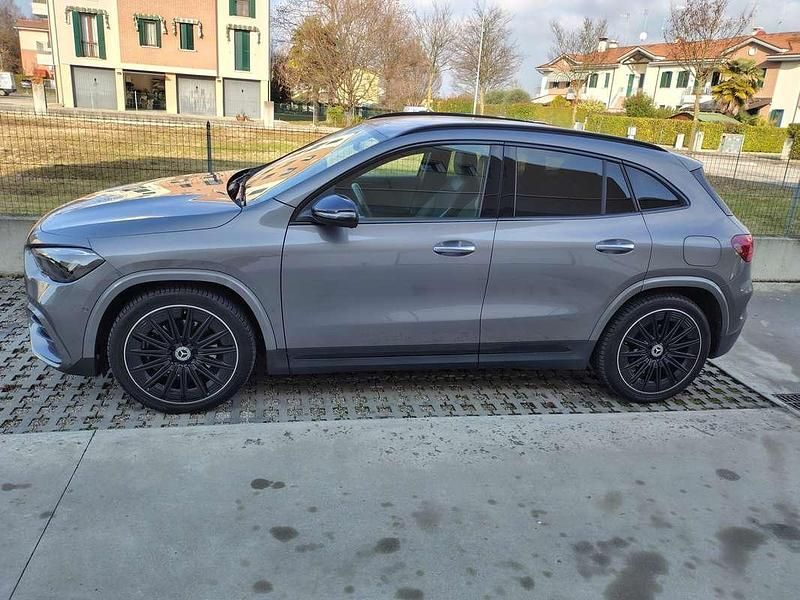 Usata Mercedes GLA200 AMG Line Premium Plus 150 CV (110 kW) 2024 Grigio SUV