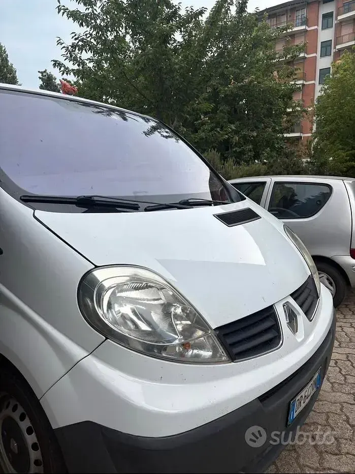 Usata Renault Trafic 114 CV (83 kW) 2008 Bianco Monovolume
