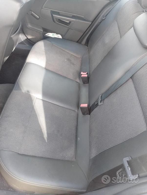 Usata Opel Astra 101 CV (74 kW) 2007 Berlina