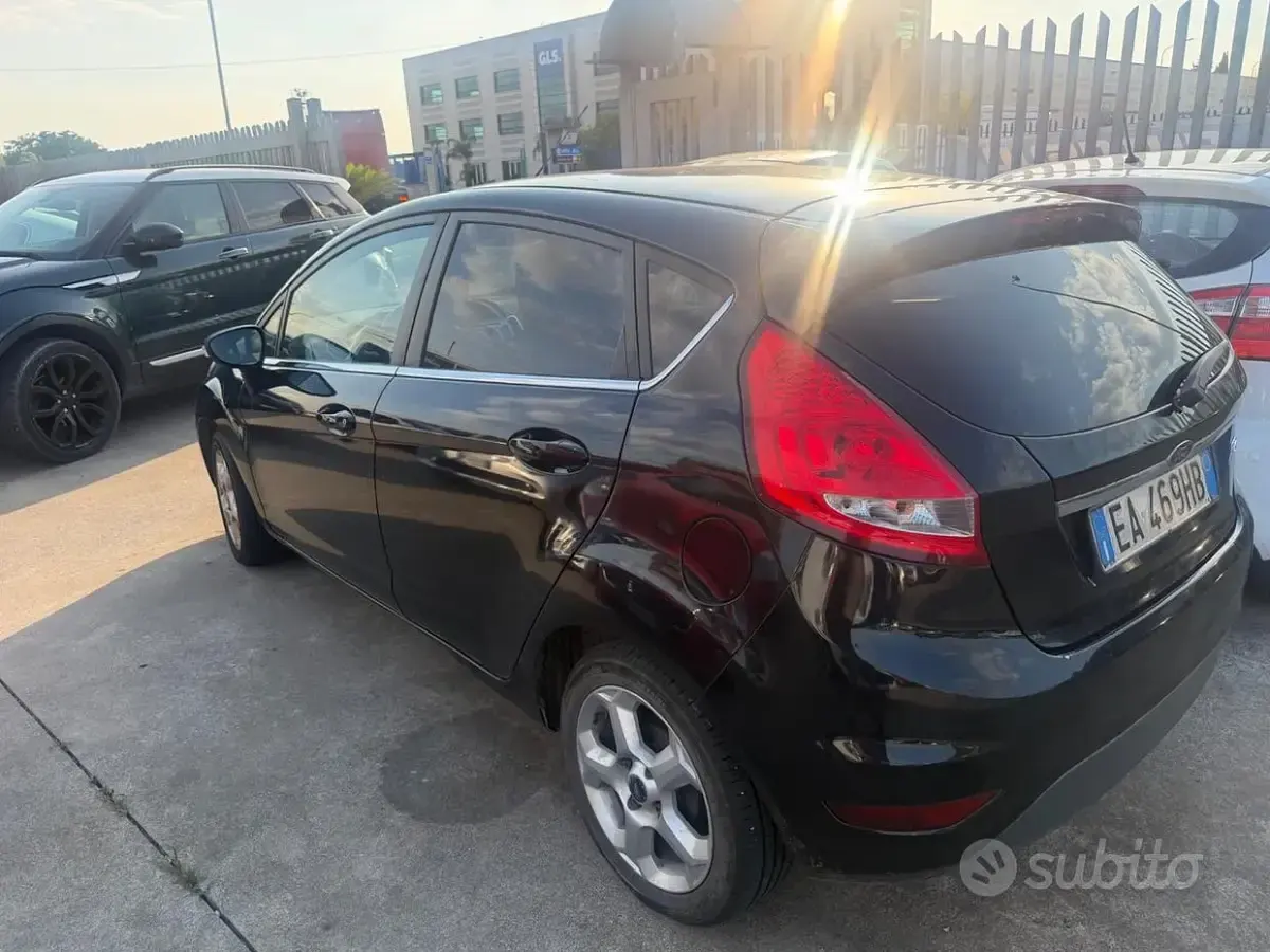 Usata Ford Fiesta Titanium 92 CV (67 kW) 2010 Nero Berlina