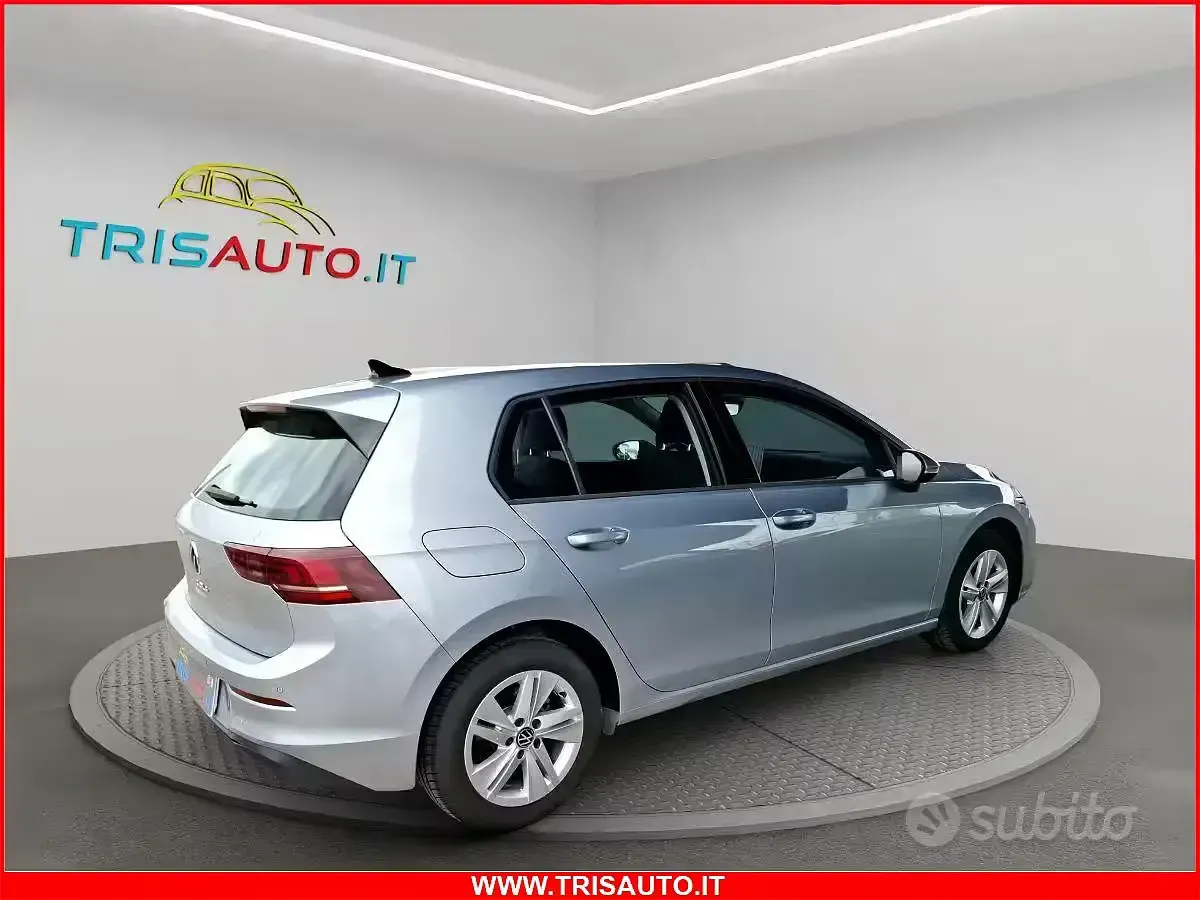 Begagnad VW Golf VIII Life 116 HK (85 kW) 2025 Silver Halvkombi