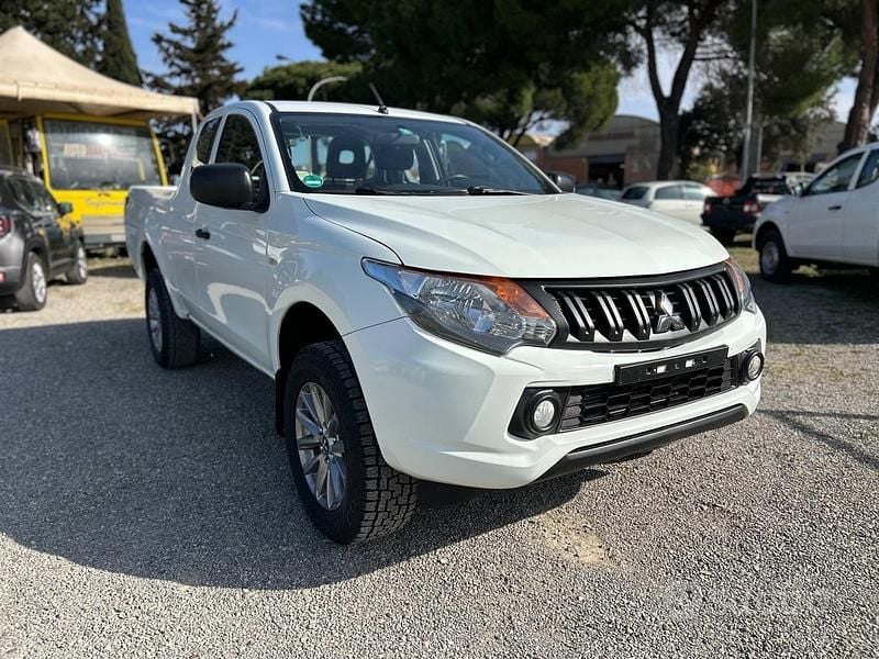 Usata Mitsubishi L200 154 CV (113 kW) 2017 Bianco Pick-up