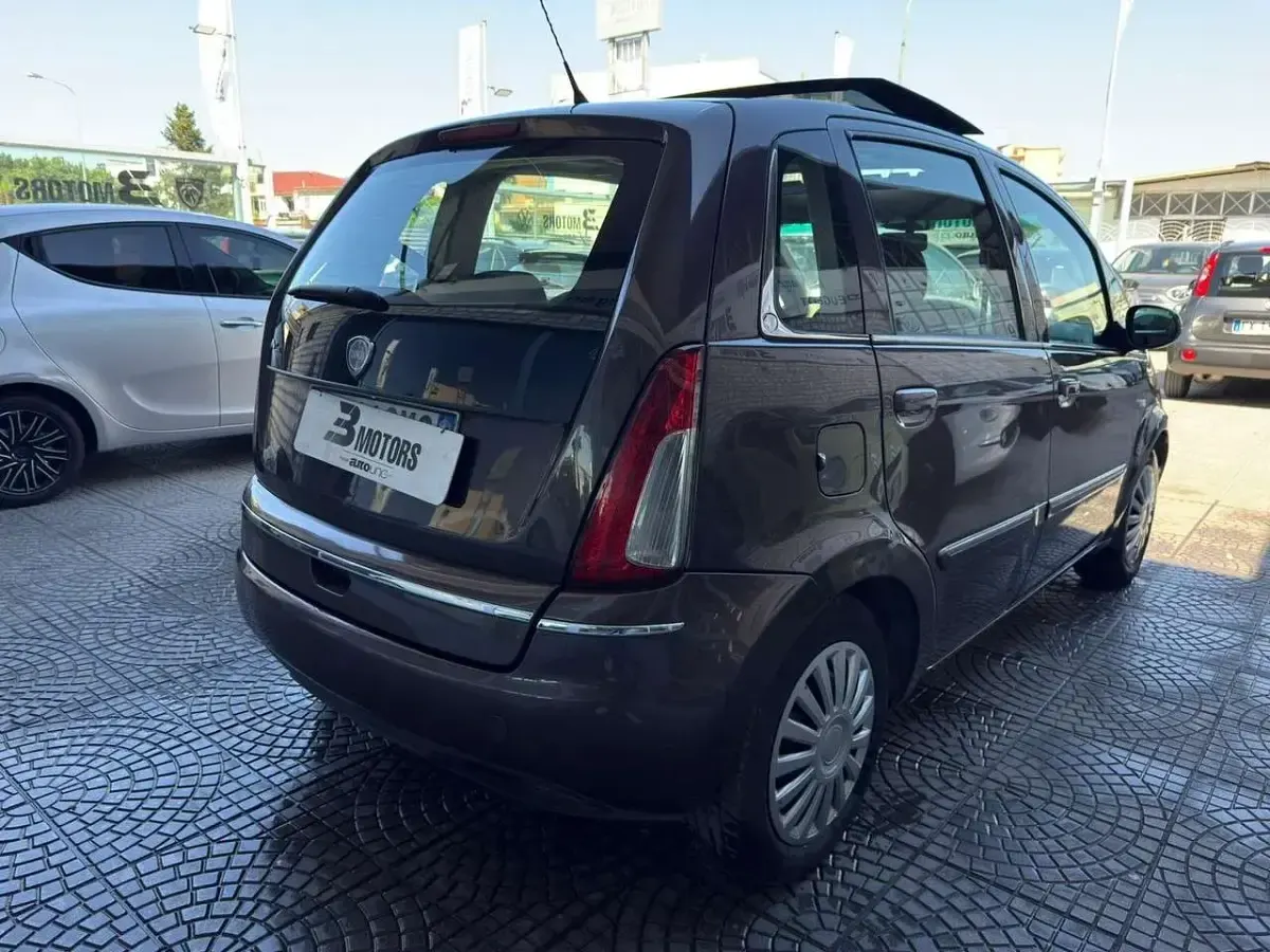Usata Lancia Musa 90 CV (66 kW) 2010 Bronzo Monovolume