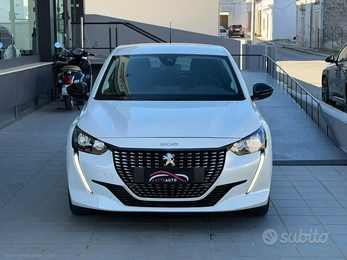 Usata Peugeot 208 Allure 102 CV (75 kW) 2022 Bianco Utilitaria