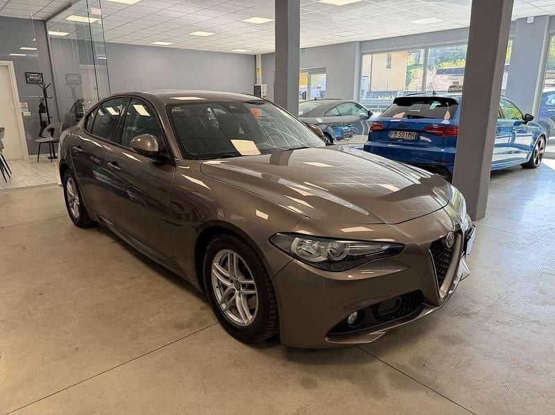 Usata Alfa Romeo Giulia Business 180 CV (132 kW) 2018 Grigio Berlina