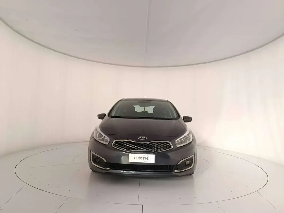 Usata Kia Ceed 90 CV (66 kW) 2018 Grigio argento Utilitaria